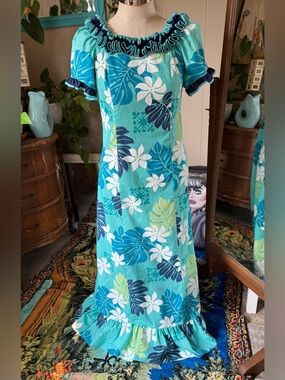 Royal Creations Hawaii Vintage Teal Floral Muumuu Dress M, Unique Ruffle Neck